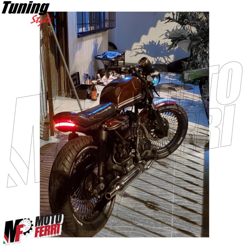 TNT stop / fanale / faro posteriore universale posizione stop con frecce  integrate moto scooter 204421
